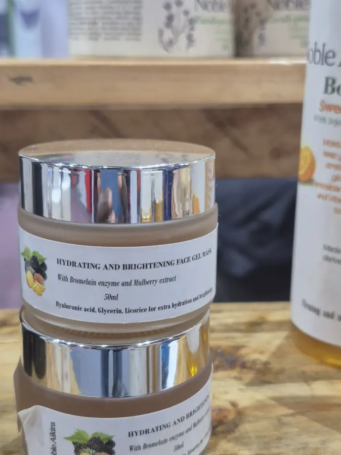 Noble Aikira face gel mask